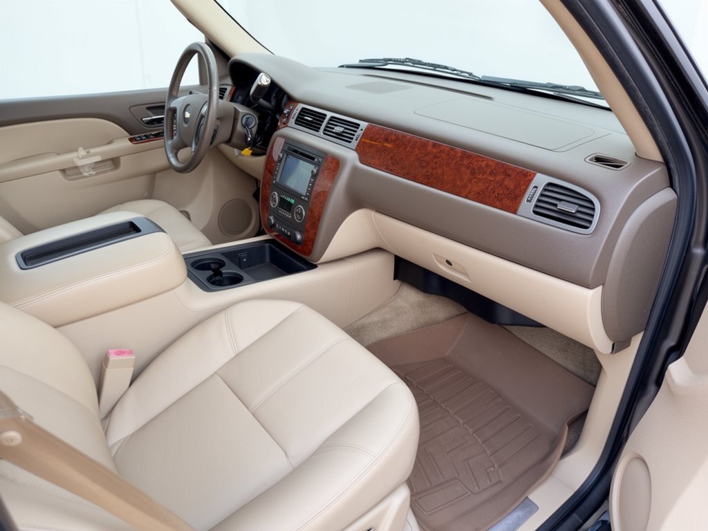 Used 2011 Chevrolet Suburban LTZ RWD image 30