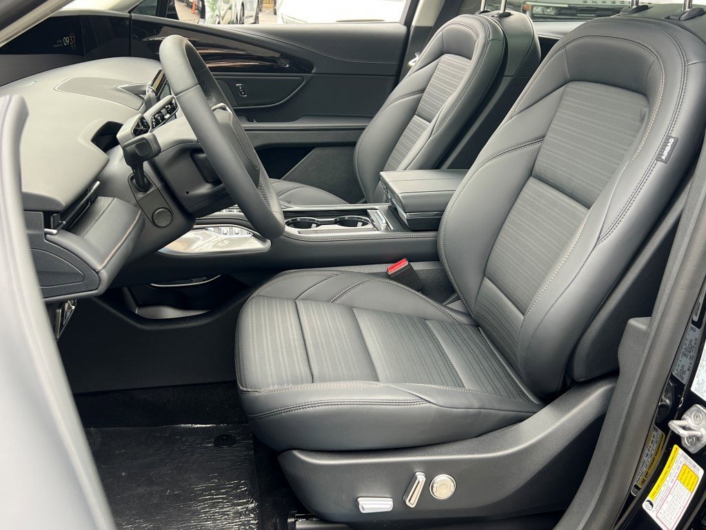 New 2026 Lincoln Nautilus Reserve w/ Jet Appearance Package image 18