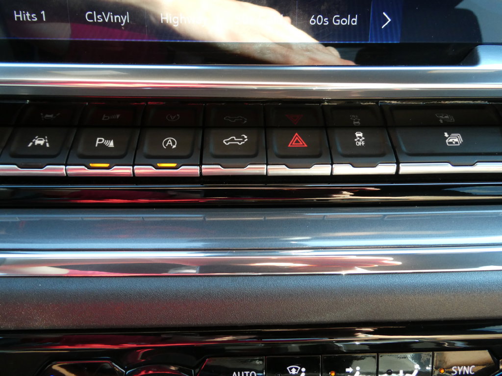 Certified 2024 Chevrolet Silverado 1500 High Country w/ Technology Package AWD/4WD image 36