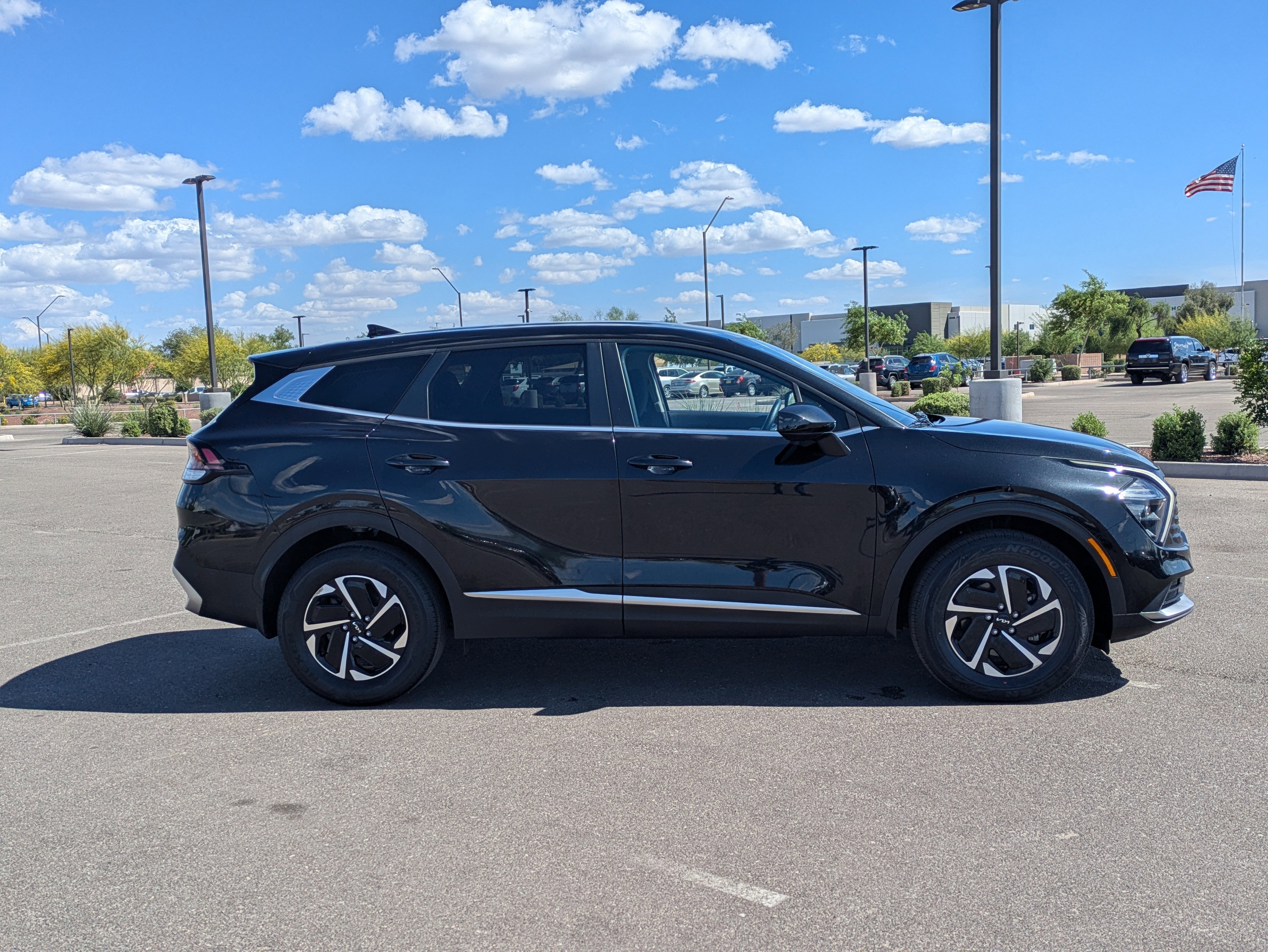 Used 2023 Kia Sportage LX image 6