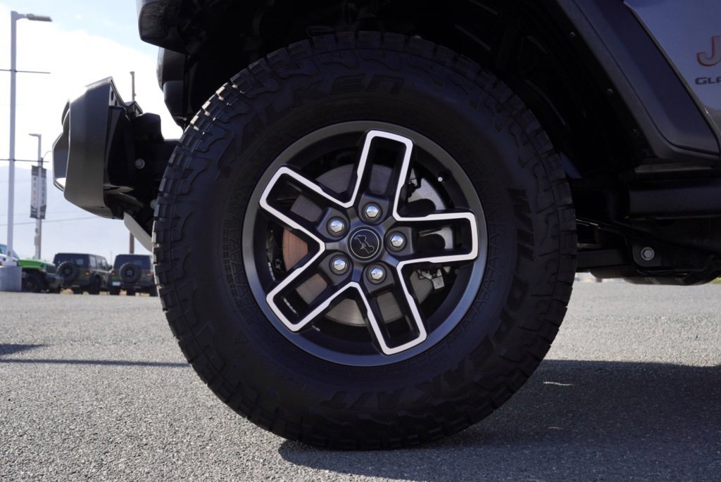 Used 2024 Jeep Gladiator Mojave w/ Convenience Group image 10