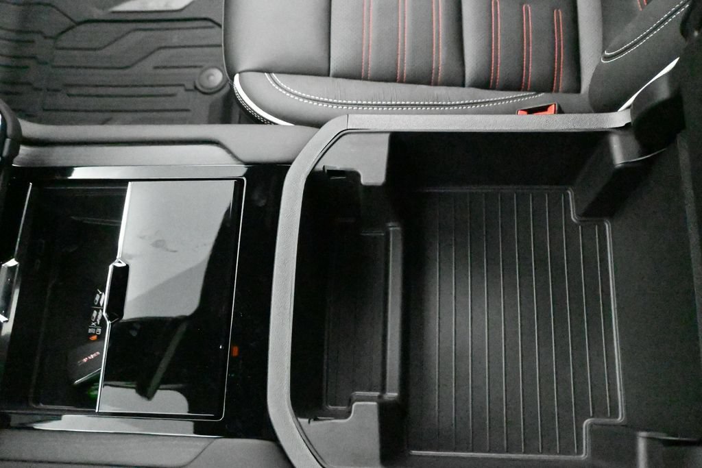 New 2026 GMC Yukon AT4 Ultimate w/ LPO, Floor Liner Package AWD/4WD image 17