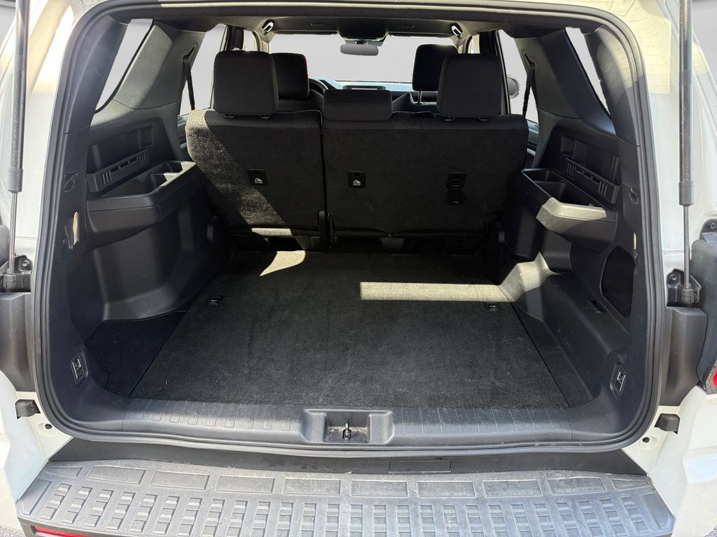 Used 2025 Toyota 4Runner SR5 AWD/4WD image 40