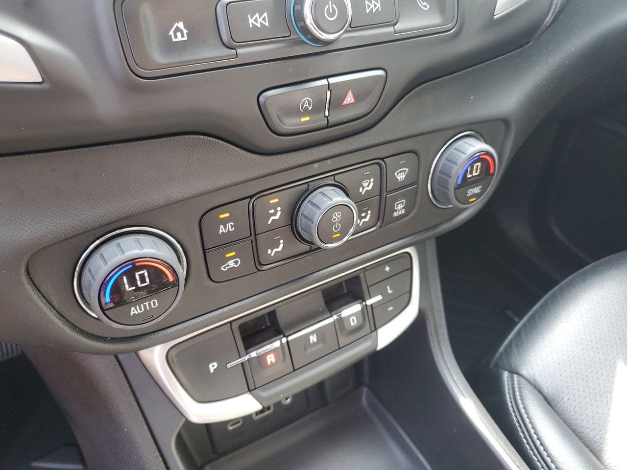 Used 2023 GMC Terrain SLE w/ Driver Convenience Package FWD image 23