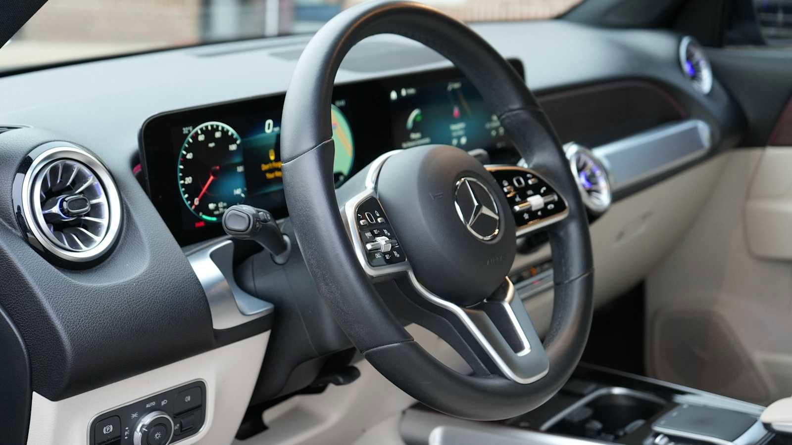 Certified 2022 Mercedes-Benz EQB 300 4MATIC w/ Exclusive Package image 10