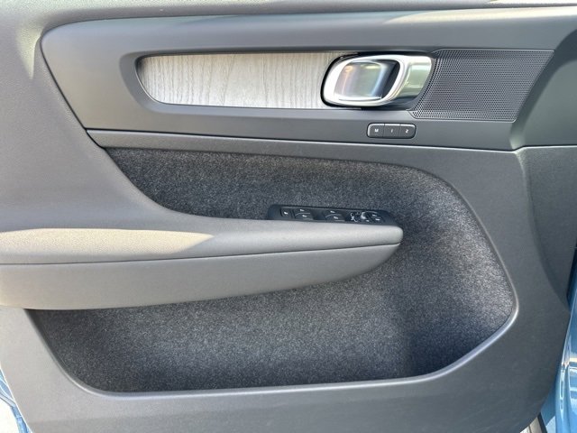 Certified 2023 Volvo XC40 B5 Plus image 16