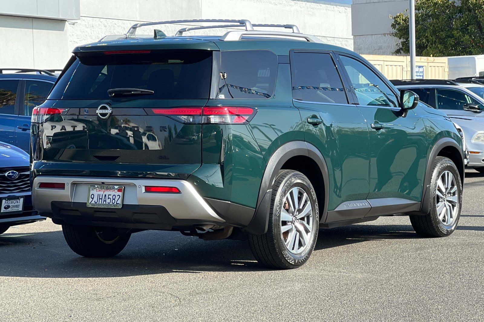 Certified 2024 Nissan Pathfinder SL w/ Black Appearance Package FWD image 4