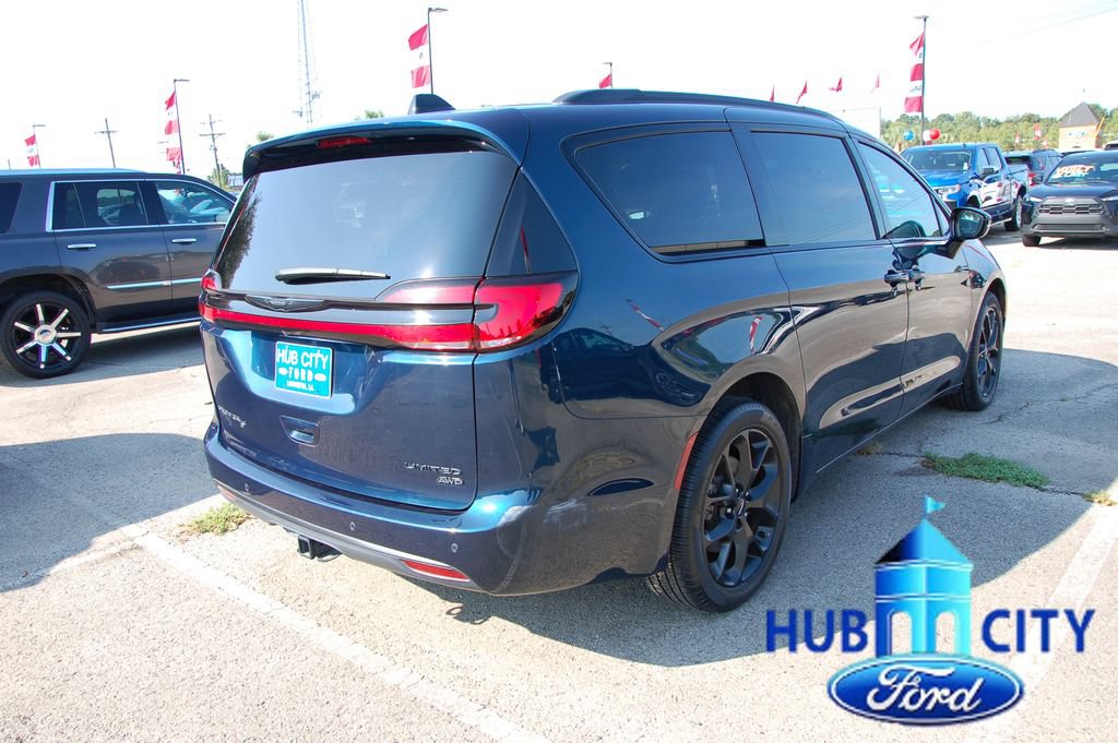 Used 2023 Chrysler Pacifica Limited w/ Uconnect Theater Family Group AWD/4WD image 5