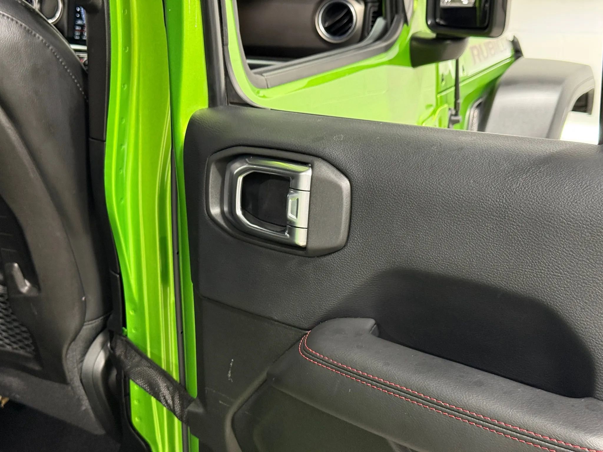 Used 2018 Jeep Wrangler Unlimited Rubicon w/ Dual Top Group image 59