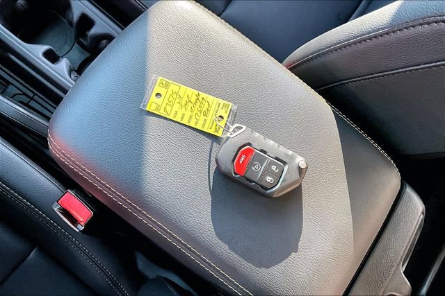 Used 2024 Jeep Wrangler Unlimited Sahara AWD/4WD image 35
