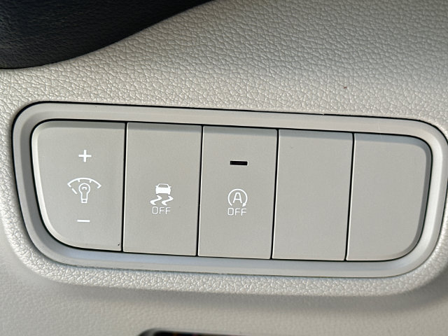 Used 2025 Kia Soul LX FWD image 23