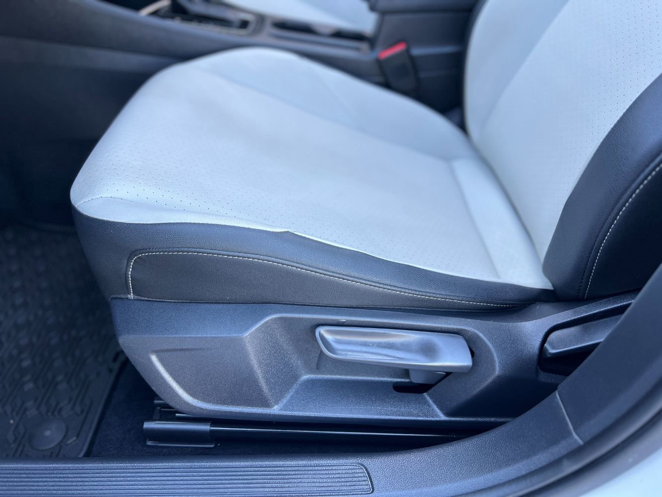 Used 2021 Volkswagen Jetta R-Line w/ R-Line Cold Weather Package image 23