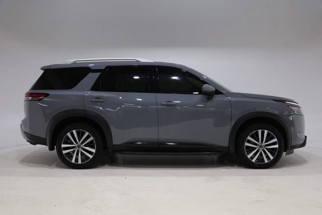 Used 2022 Nissan Pathfinder Platinum w/ Cargo Package image 9