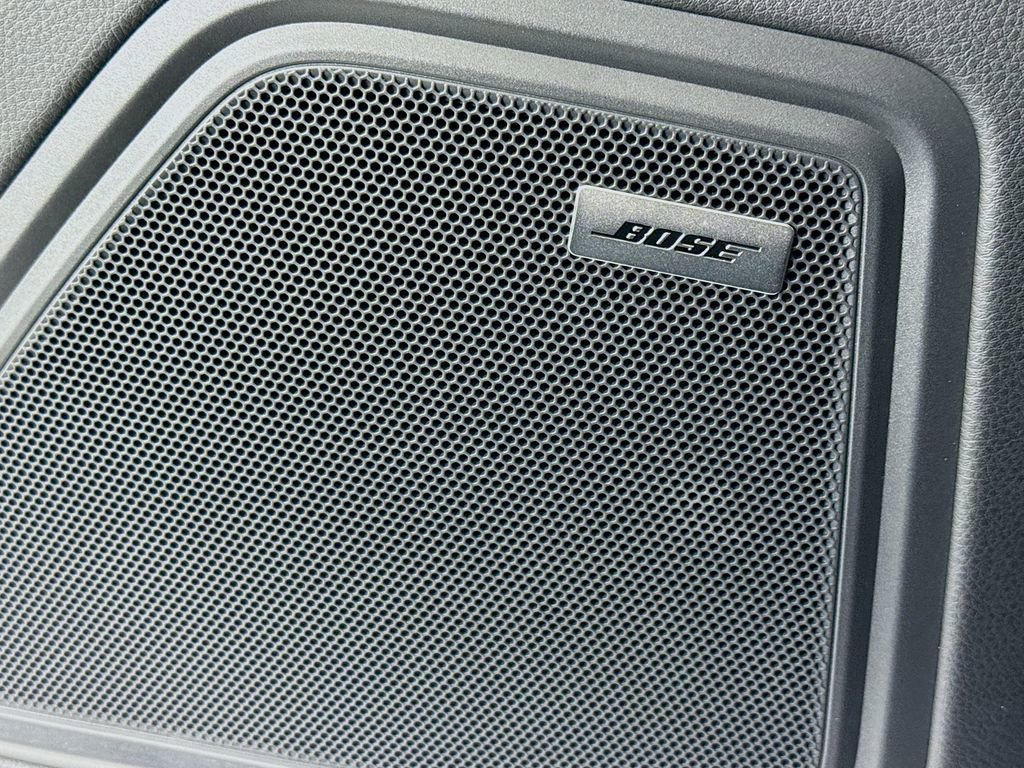 Certified 2025 Porsche Macan AWD/4WD image 12