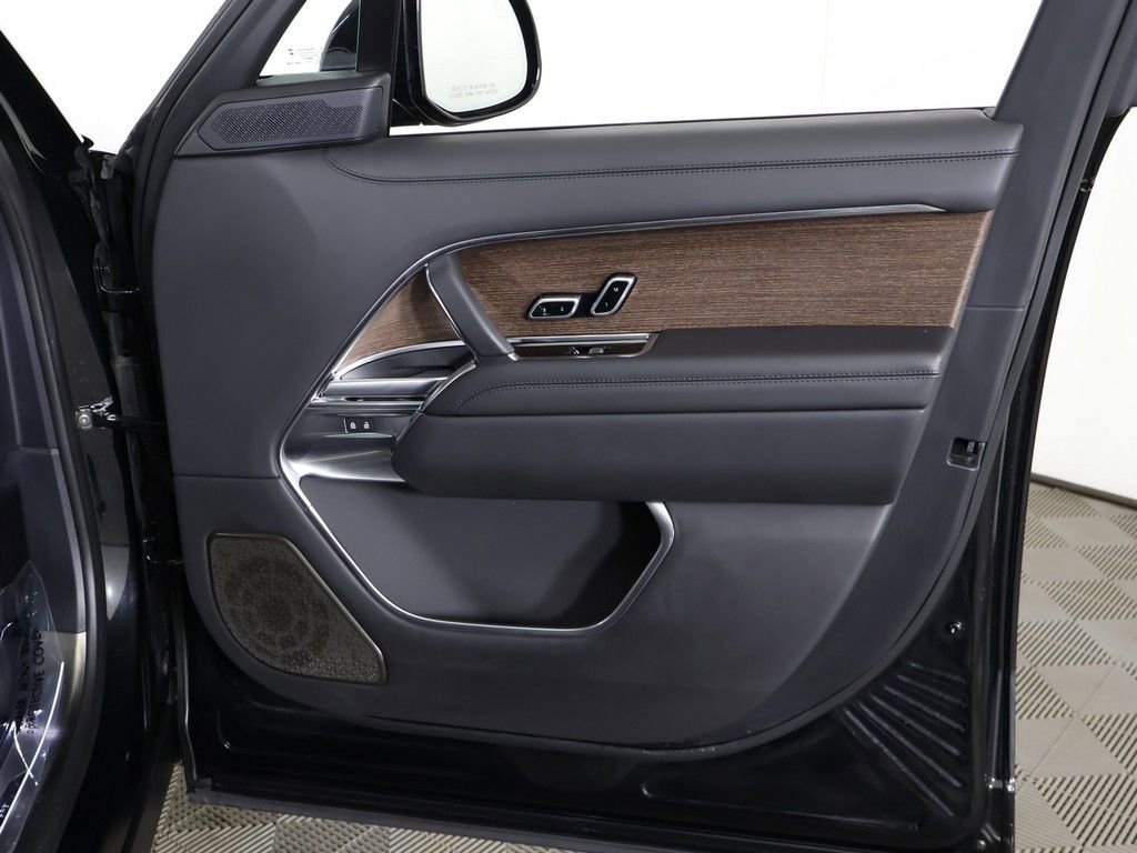 Used 2025 Land Rover Range Rover Autobiography AWD/4WD image 32