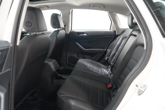 Used 2024 Volkswagen Jetta SE image 31