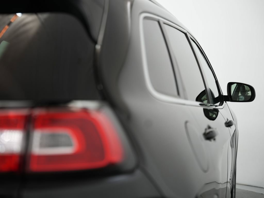 Used 2017 Jeep Cherokee Latitude w/ True North Edition image 60