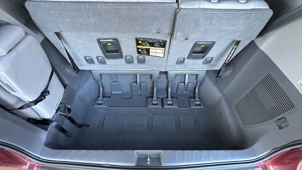 Used 2020 Toyota Sienna XLE w/ XLE Navigation Package FWD image 25