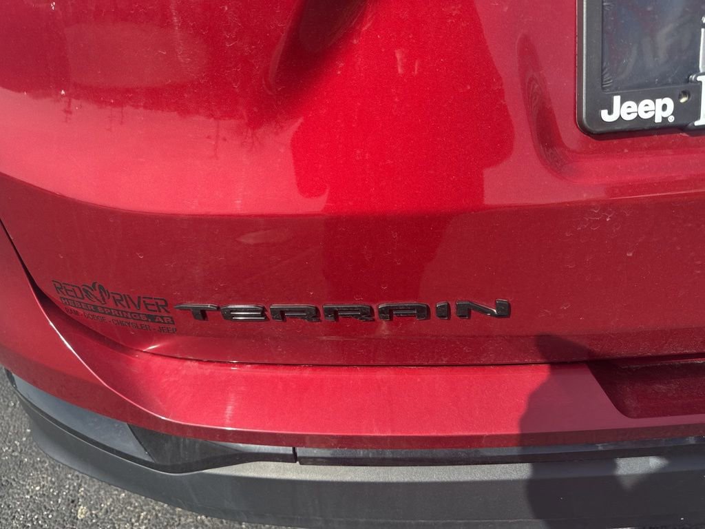 Used 2023 GMC Terrain SLE w/ Elevation Edition image 12