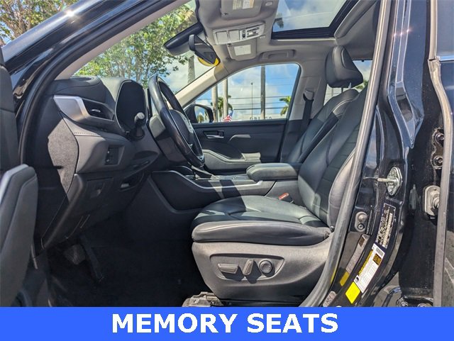 Used 2023 Toyota Highlander XLE image 6
