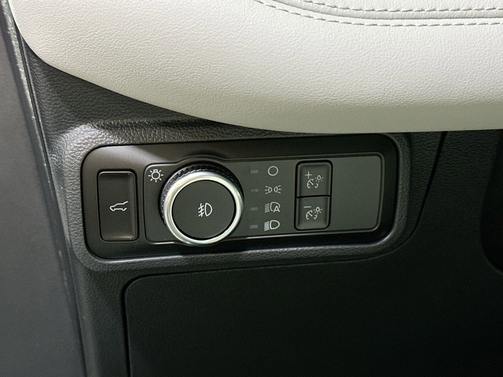 New 2026 Ford Explorer Platinum w/ LUX Leather Package image 17