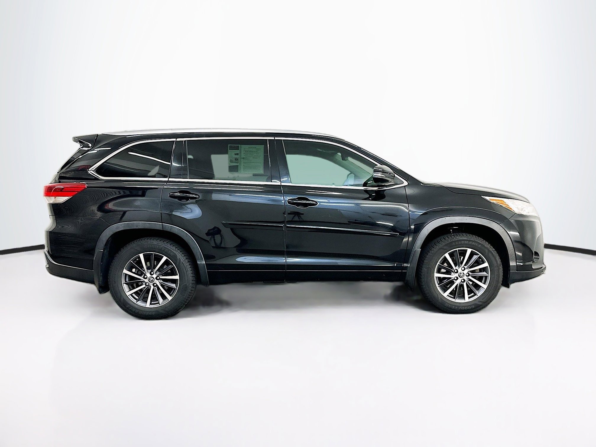 Used 2017 Toyota Highlander XLE w/ Protection Package #3 AWD/4WD image 10