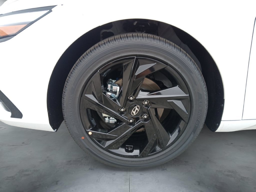 New 2026 Hyundai Elantra SEL Sport FWD image 12