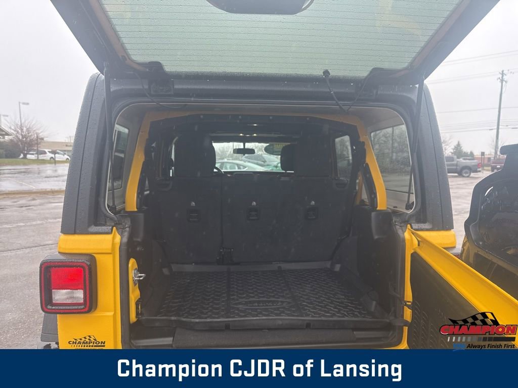 Used 2021 Jeep Wrangler Unlimited Rubicon w/ Cold Weather Group image 11