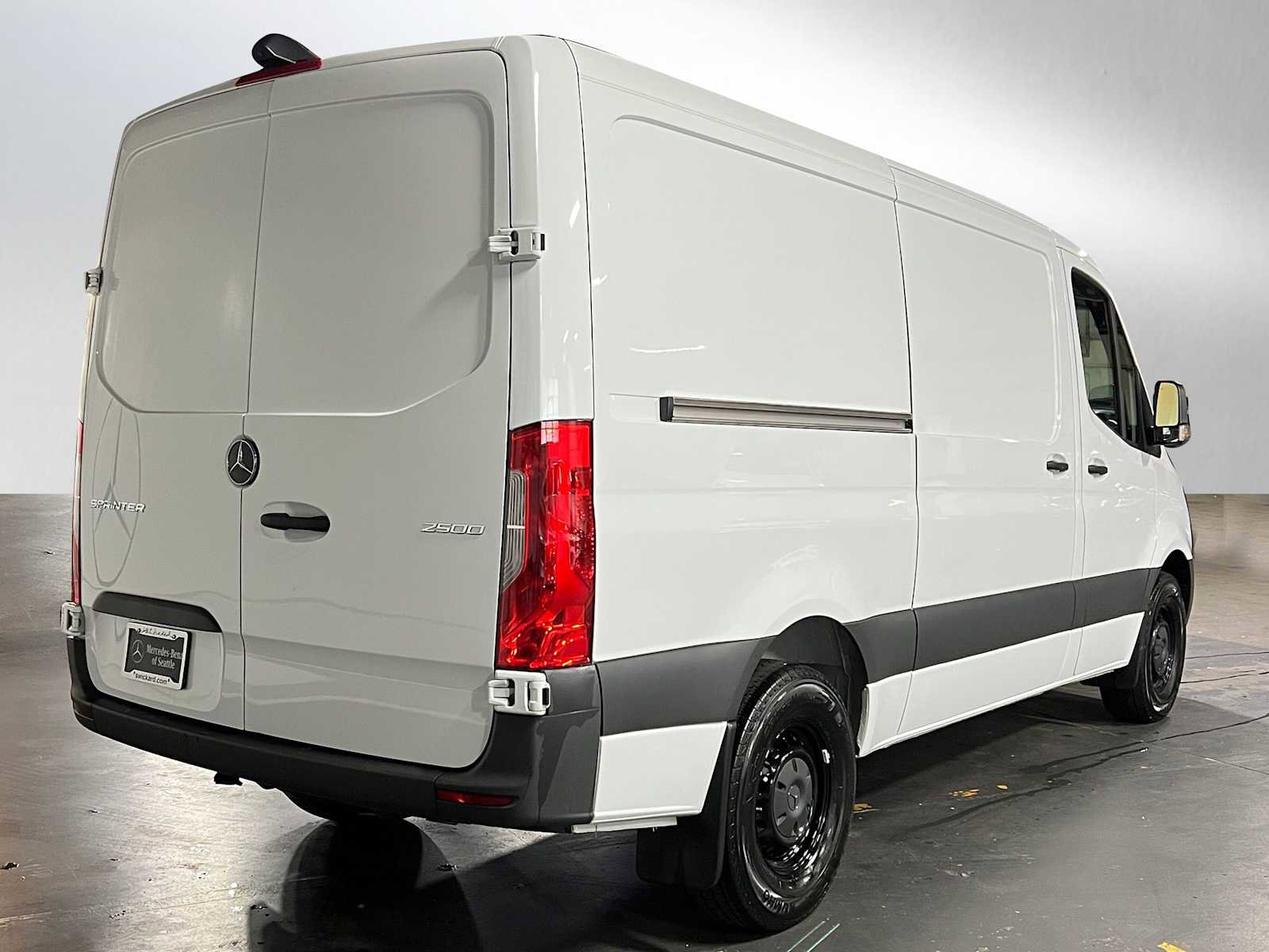 Used 2025 Mercedes-Benz Sprinter 2500 image 3