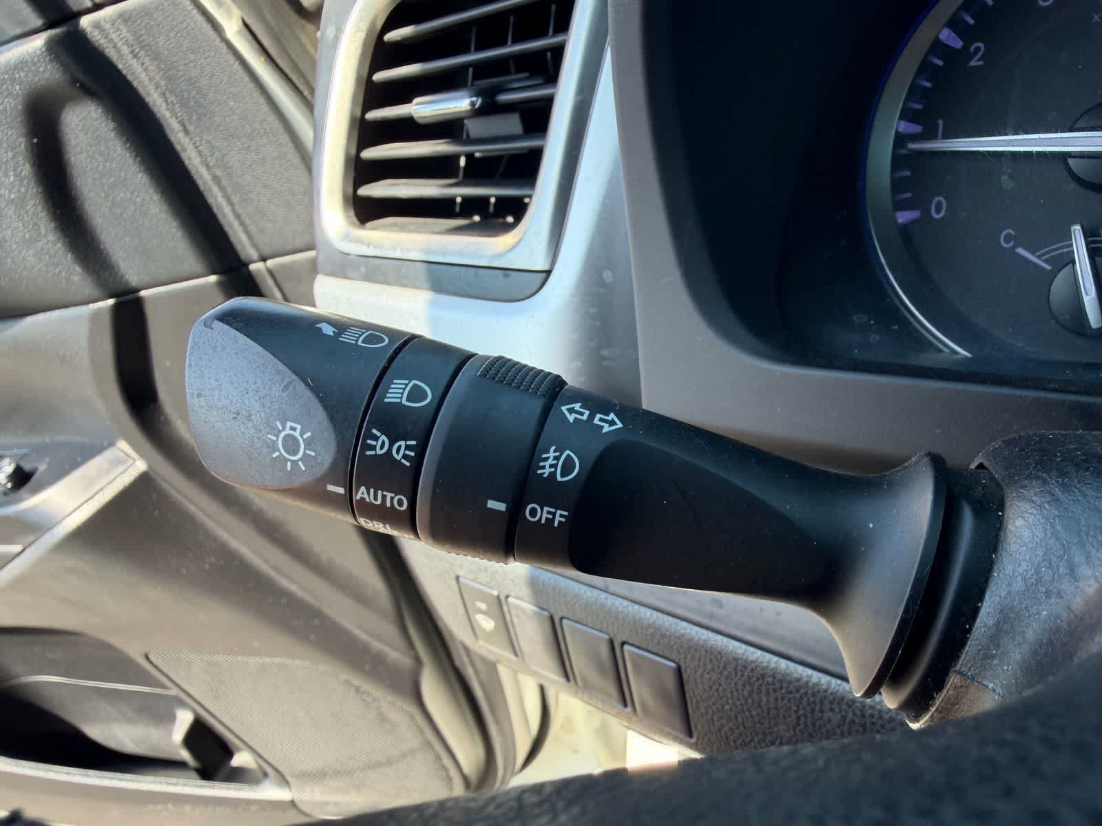 Used 2018 Toyota Highlander SE w/ Carpet Mat Package (TMS) AWD/4WD image 20