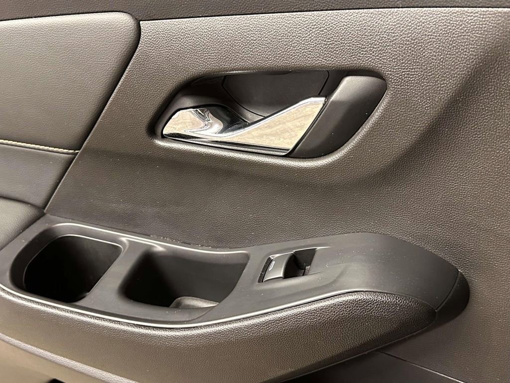 Used 2021 Chevrolet Traverse RS w/ LPO, Floor Liner Package AWD/4WD image 21