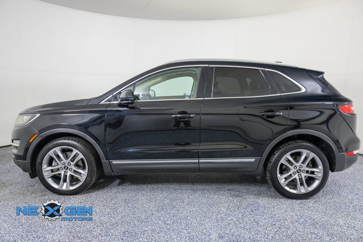Used 2016 Lincoln MKC Reserve w/ Lincoln MKC Climate Package AWD/4WD image 4