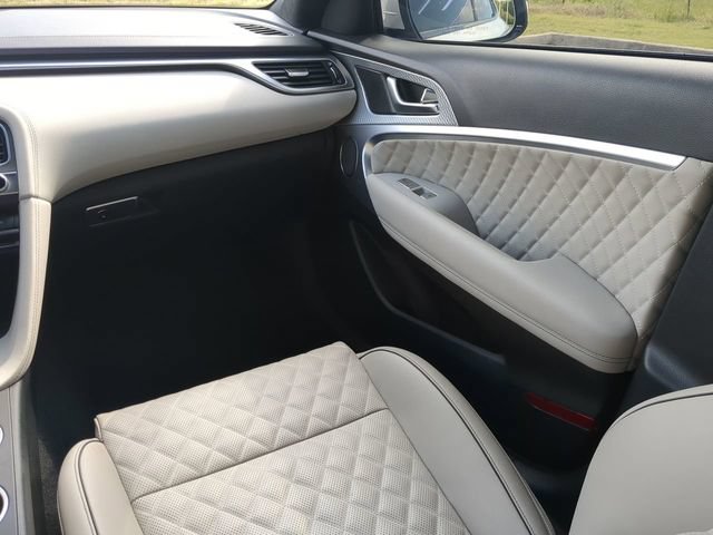 Used 2023 Genesis G70 2.0T w/ Sport Prestige Package RWD image 15