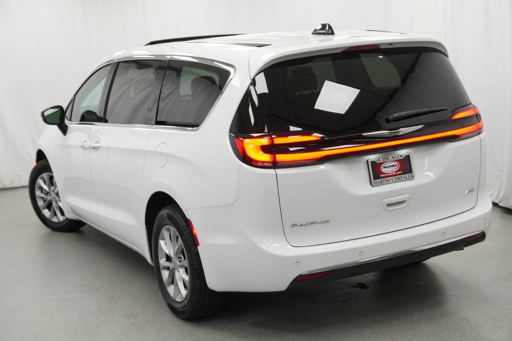 Certified 2025 Chrysler Pacifica Select AWD/4WD image 12