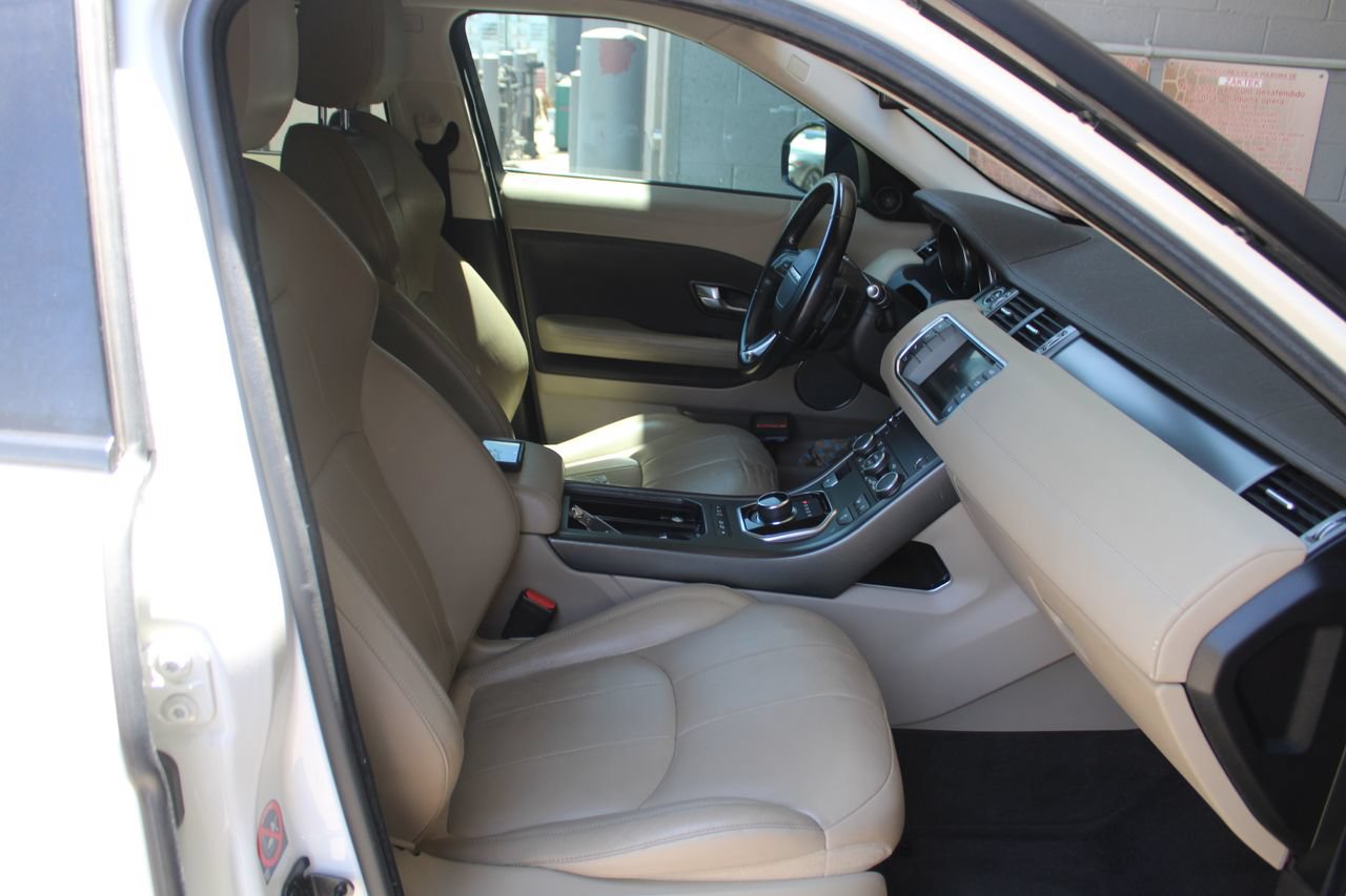 Used 2019 Land Rover Range Rover Evoque SE AWD/4WD image 19