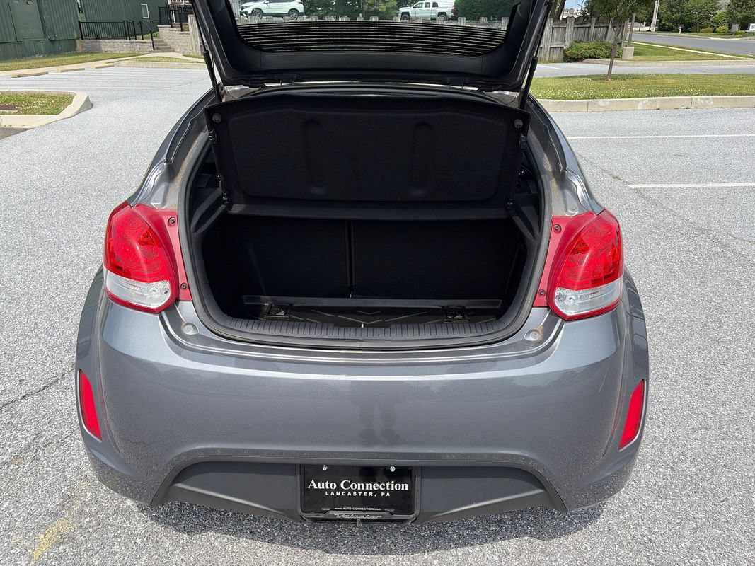 Used 2017 Hyundai Veloster FWD image 9