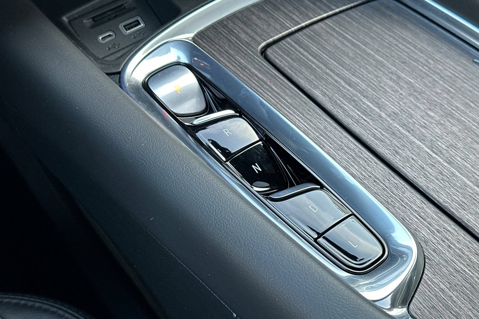 Certified 2024 Buick Enclave Avenir FWD image 31