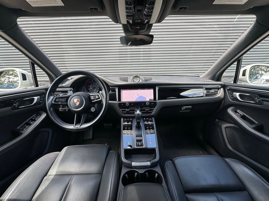 Certified 2023 Porsche Macan AWD/4WD image 6
