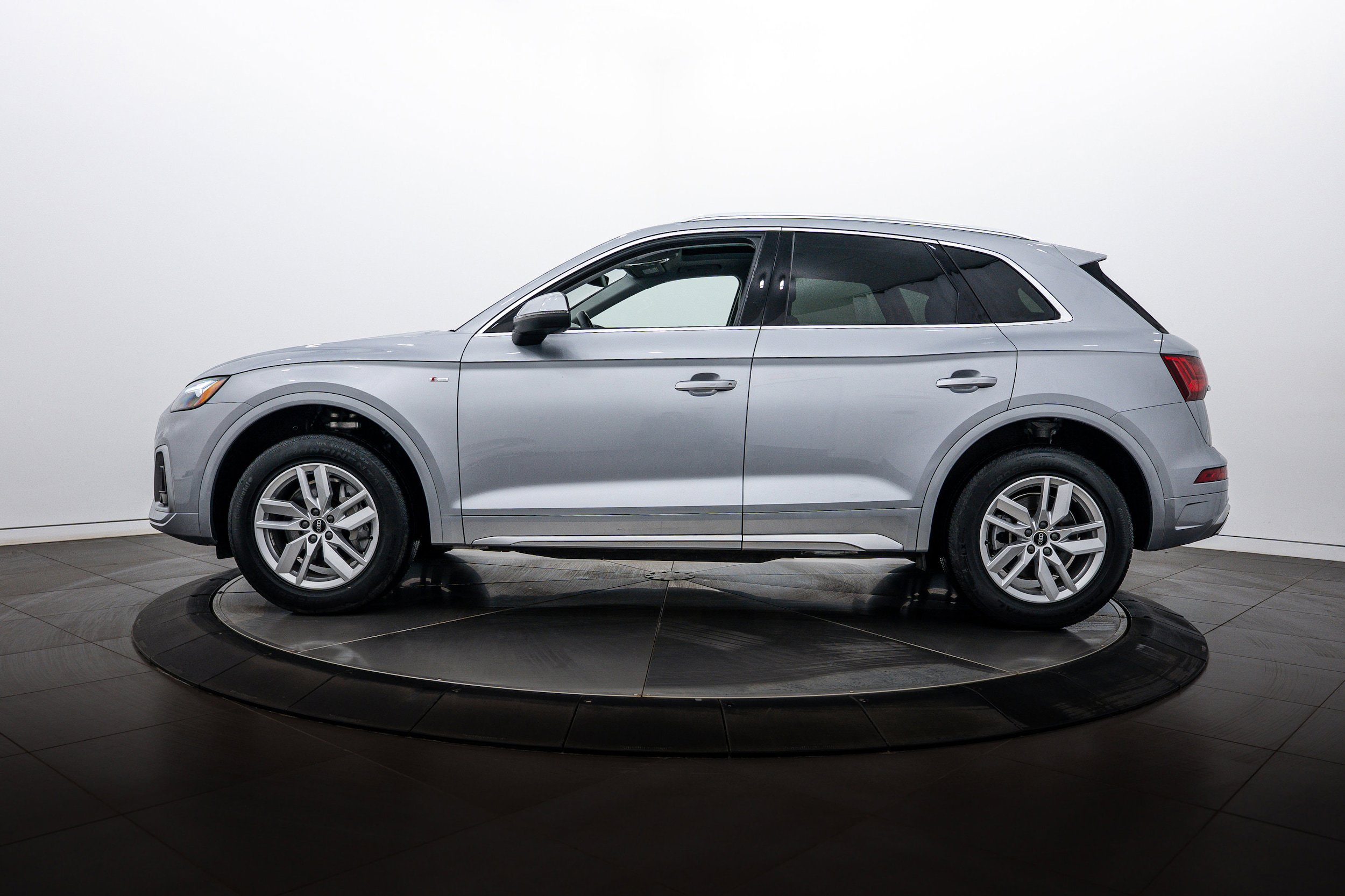 Certified 2023 Audi Q5 2.0T Premium w/ Convenience Package AWD/4WD image 6
