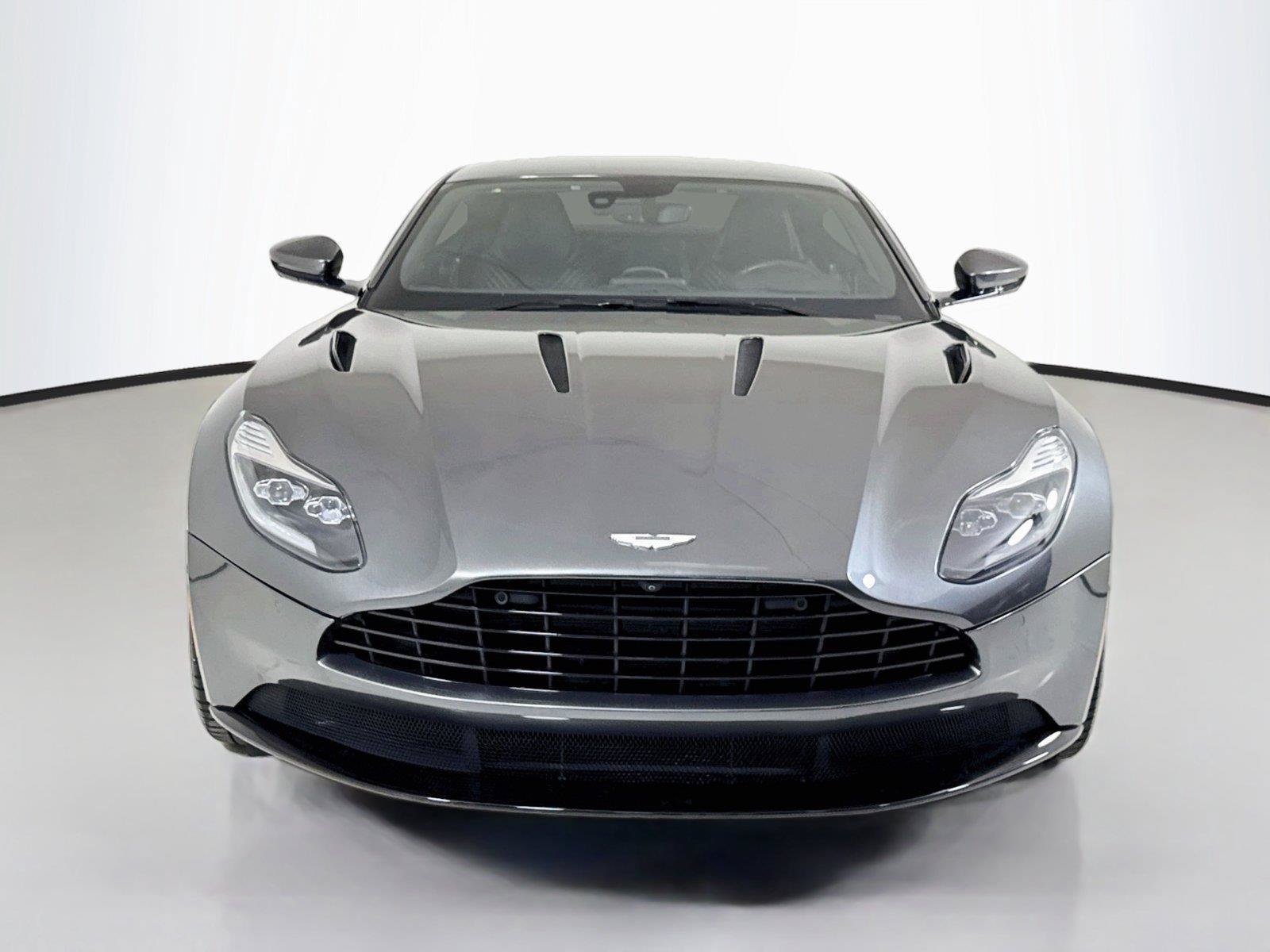 Used 2017 Aston Martin DB11 V12 RWD image 11