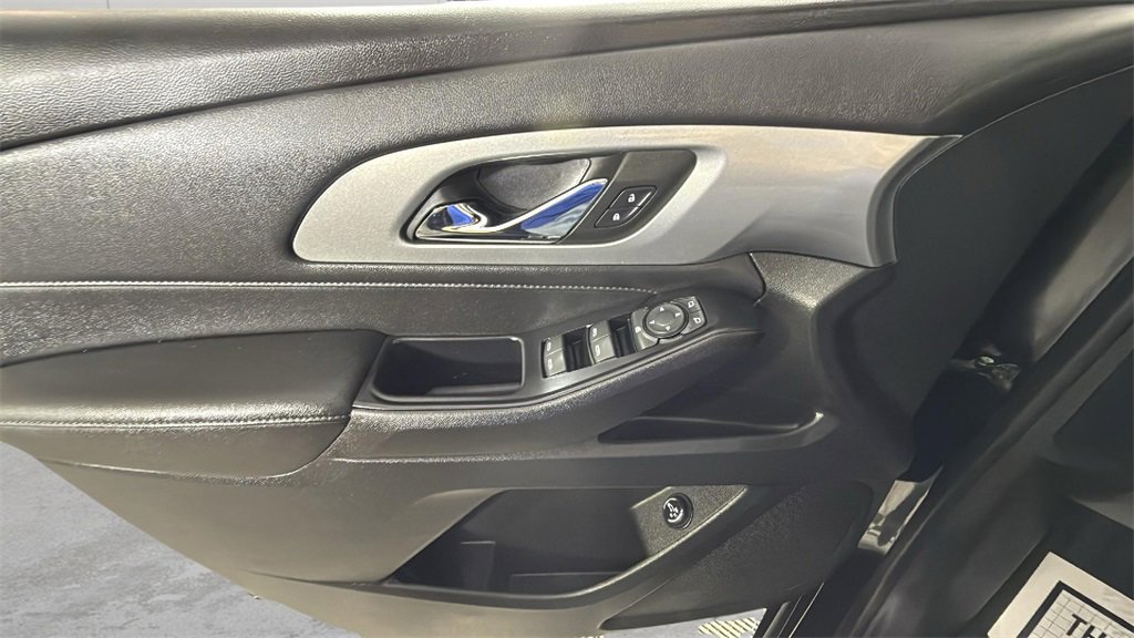 Used 2023 Chevrolet Traverse LT image 23