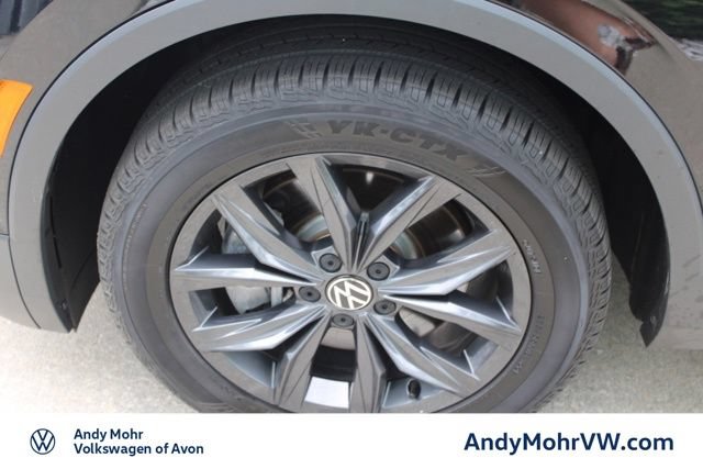Used 2024 Volkswagen Tiguan SE AWD/4WD image 13