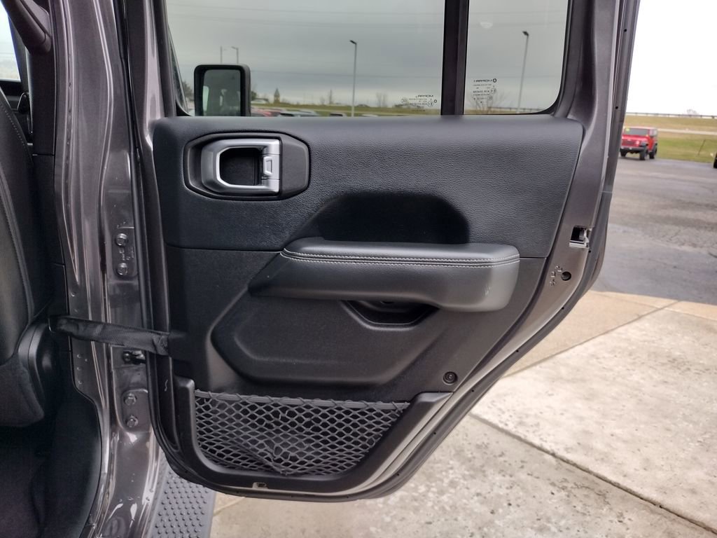 Used 2018 Jeep Wrangler Unlimited Sahara image 31