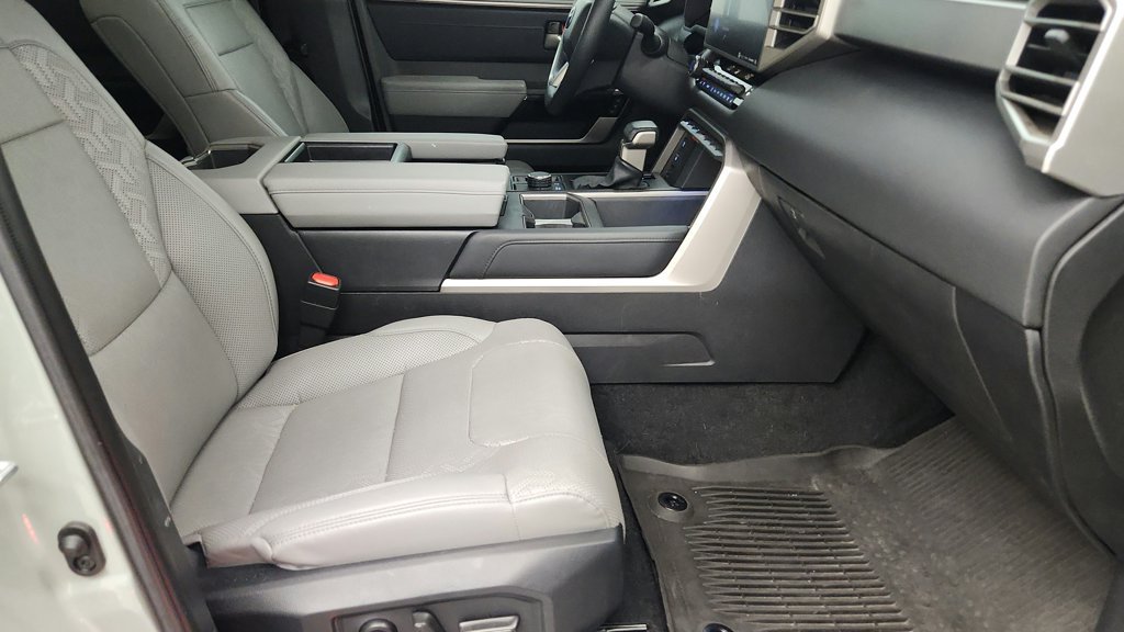 Used 2024 Toyota Tundra Limited AWD/4WD image 24