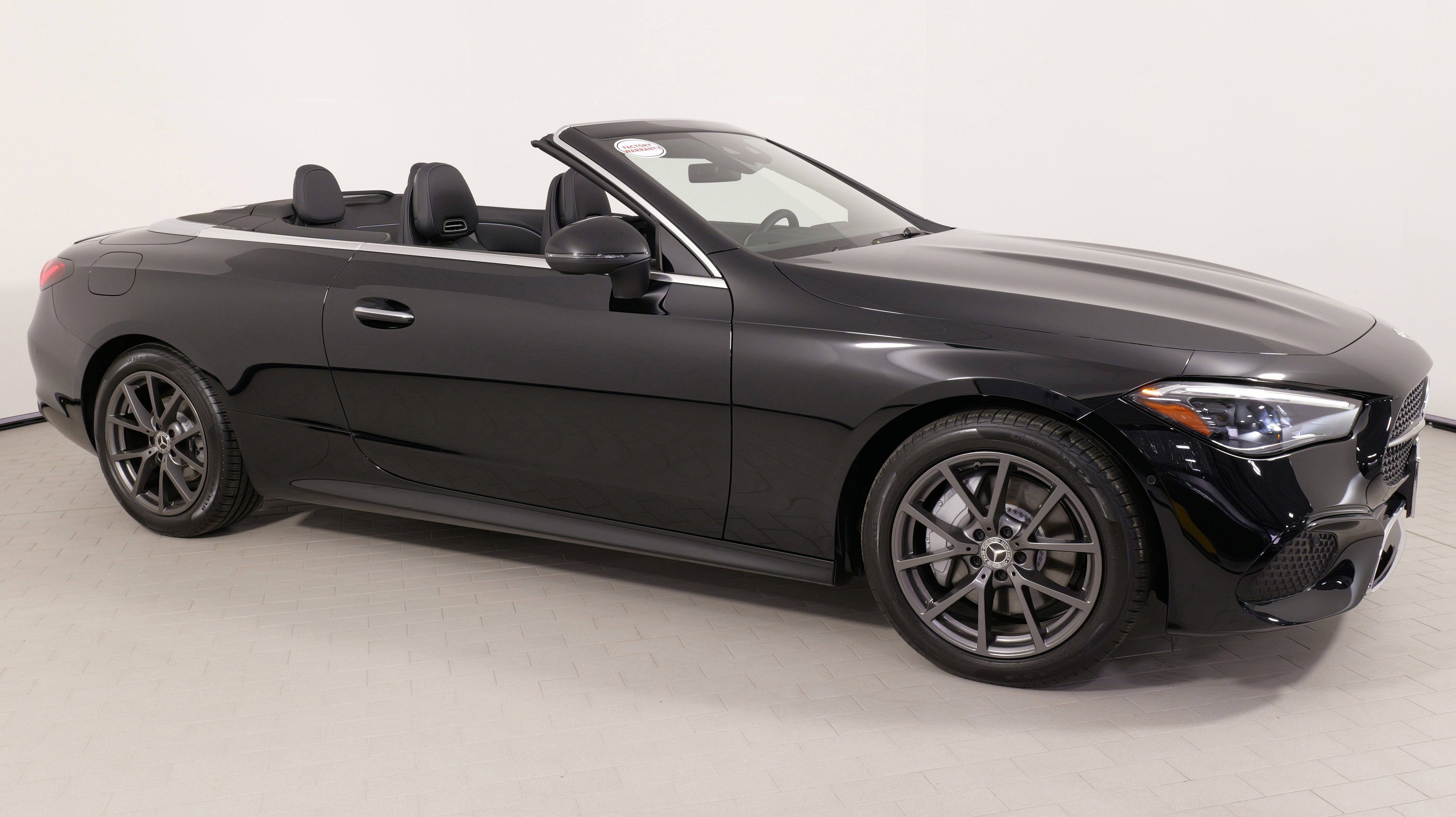 Used 2024 Mercedes-Benz CLE 300 4MATIC Cabriolet image 9
