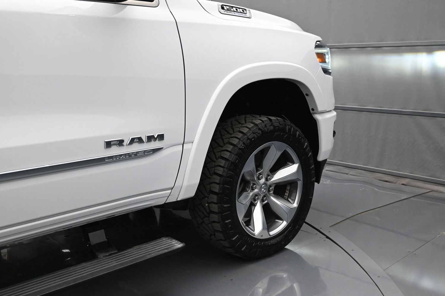 Used 2022 RAM 1500 Limited w/ Body Color Bumper Group AWD/4WD image 47
