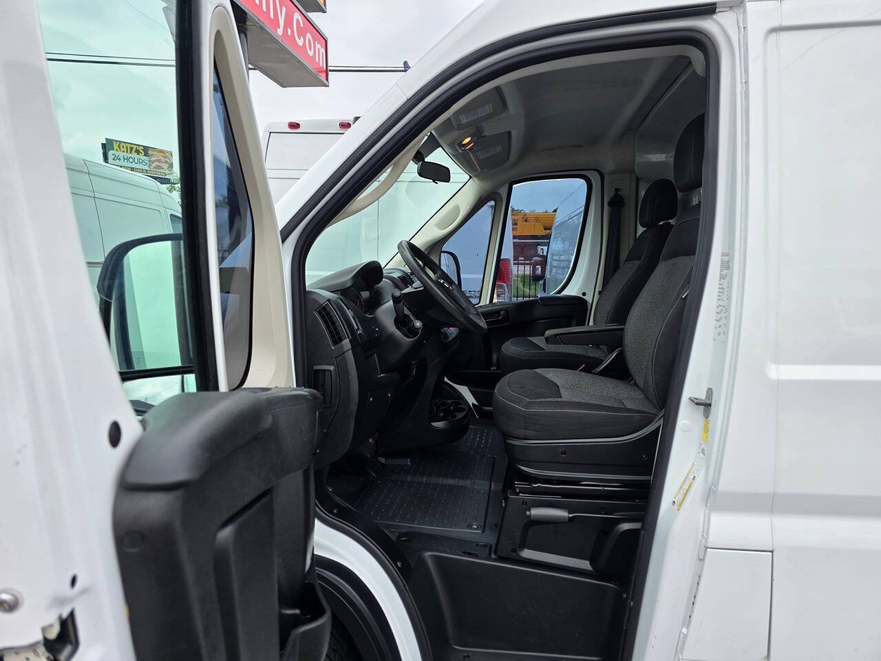 Used 2020 RAM ProMaster 2500 w/ Premium Appearance Group FWD image 14