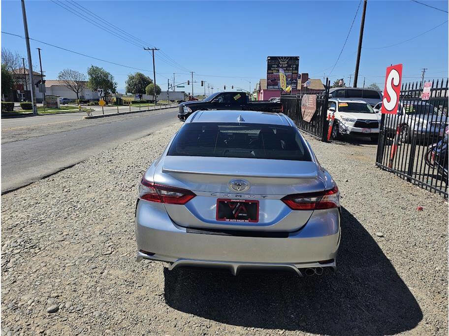 Used 2023 Toyota Camry SE image 3