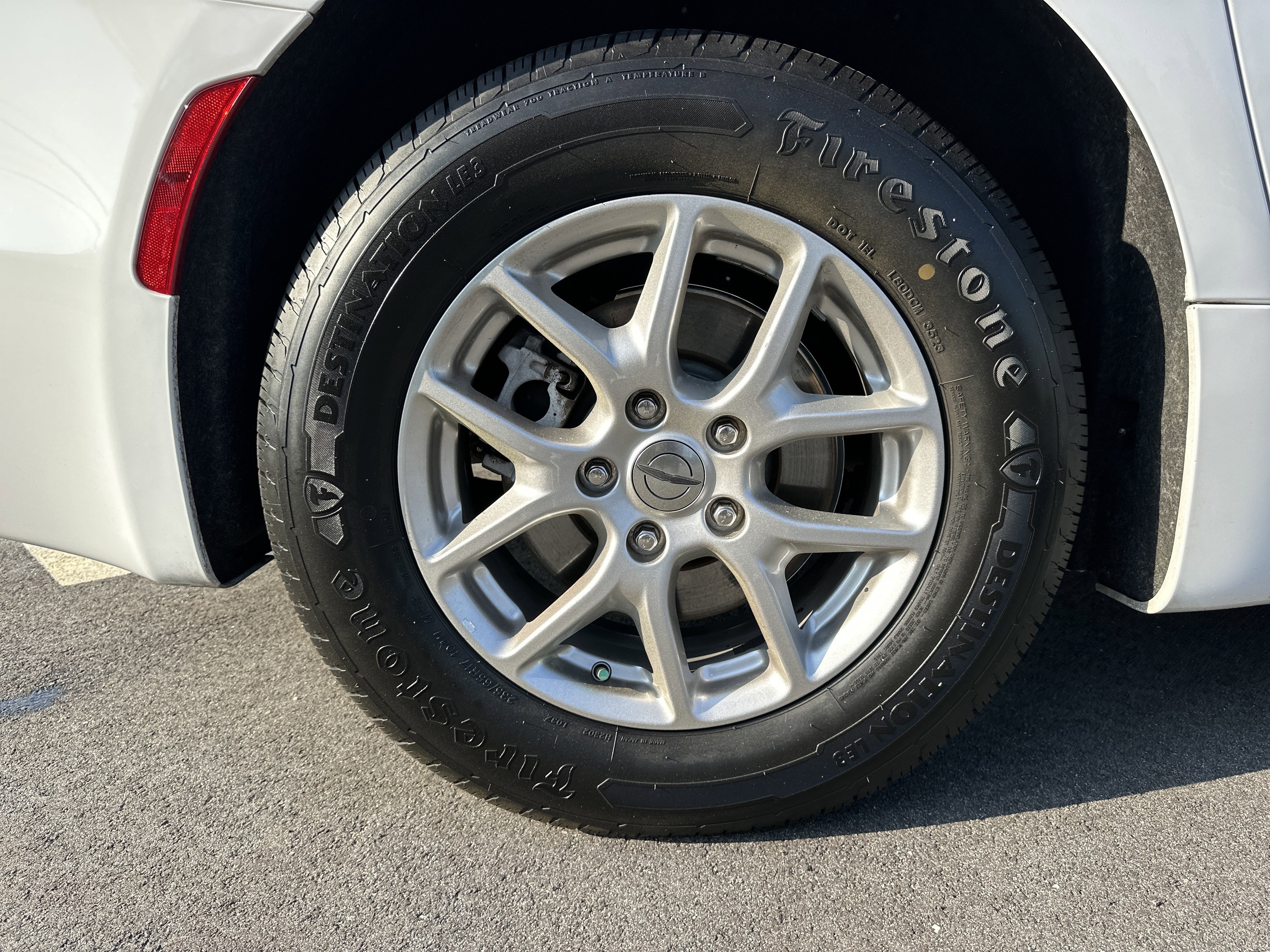 Used 2024 Chrysler Pacifica Touring-L image 18