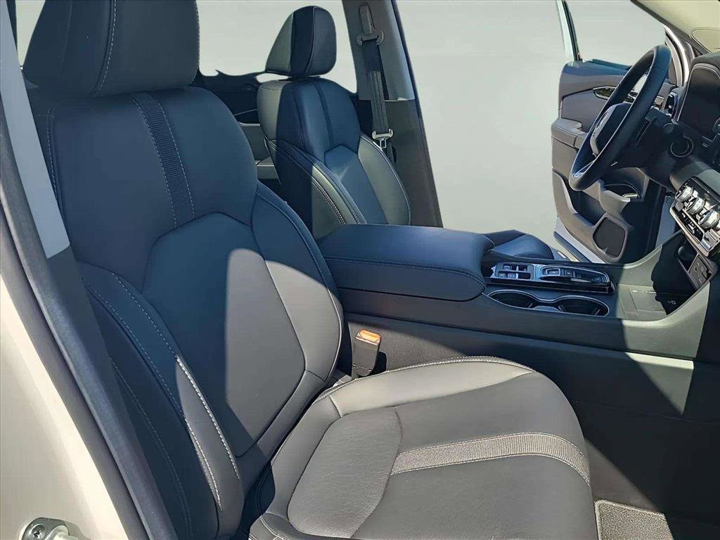 Used 2025 Honda Pilot Touring image 29